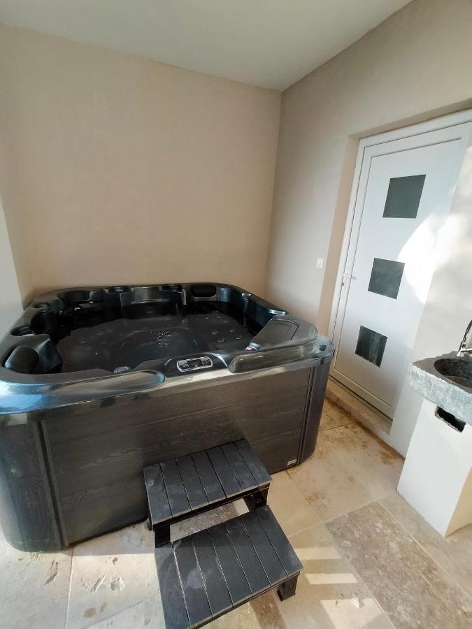 Reve De Panda Avec Sauna Et Jacuzzi Privatif * Abrest