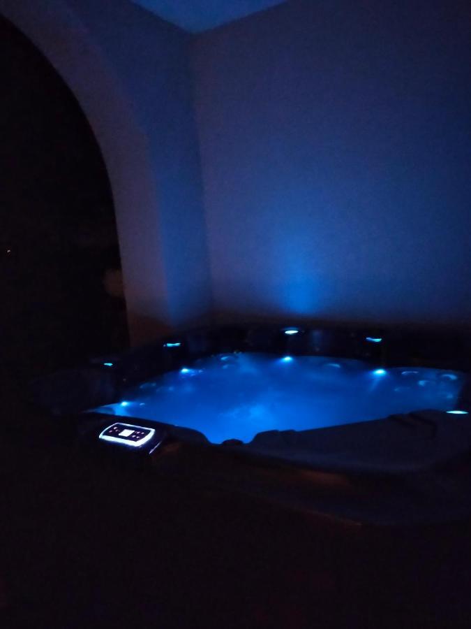 Reve De Panda Avec Sauna Et Jacuzzi Privatif