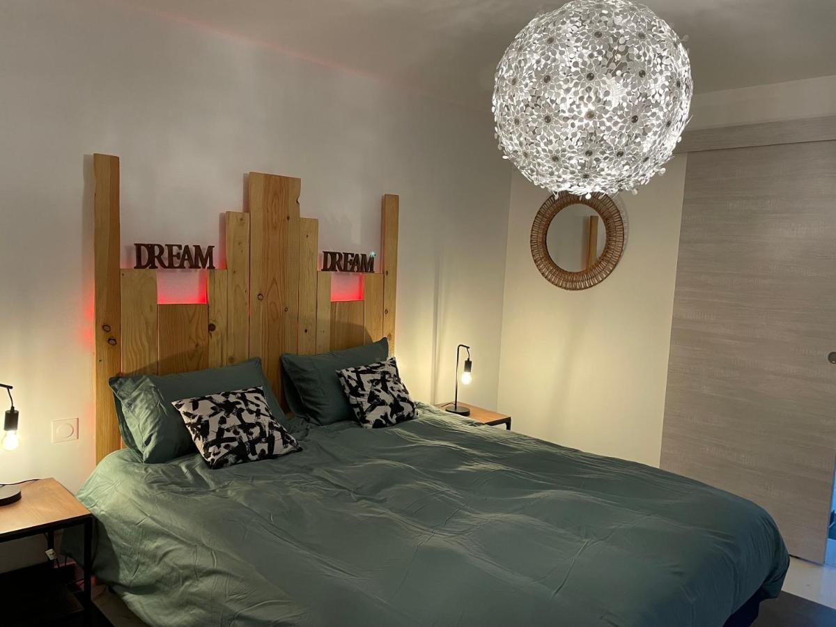 Appartement Reve De Panda Avec Sauna Et Jacuzzi Privatif Abrest
